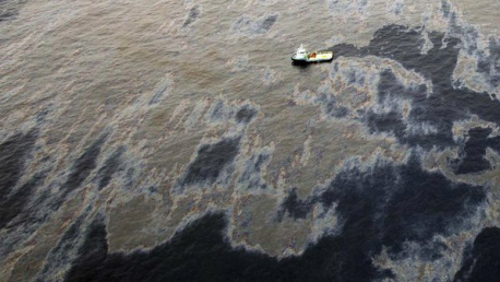Retirada de óleo que vazou no Rio Negro deve terminar na segunda Retirada de óleo que vazou no Rio Negro deve terminar na segunda
