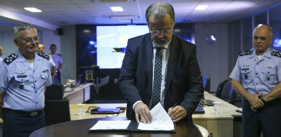 Segurança Pública repassa R$ 140 mi à FAB para aquisição de radares Ministro da Segurança Pública, Raul Jungmann, participa de cerimônia sobre acordo com a FAB - Foto: Antonio Cruz/Agência Brasil