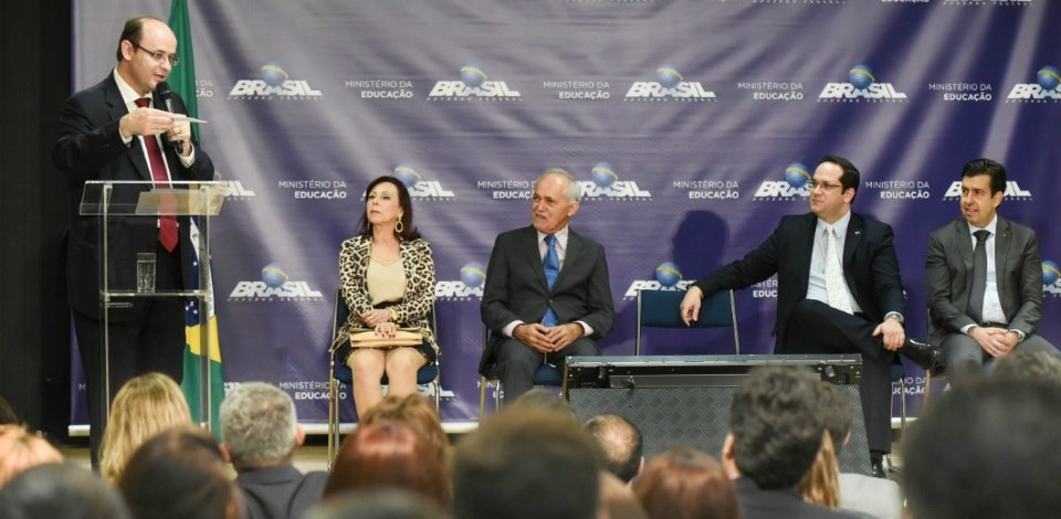 Ações foram anunciadas nesta terça-feira (27) pelo ministro da Educação, Rossieli Soares (em pé) - Foto: Mariana Leal/MEC