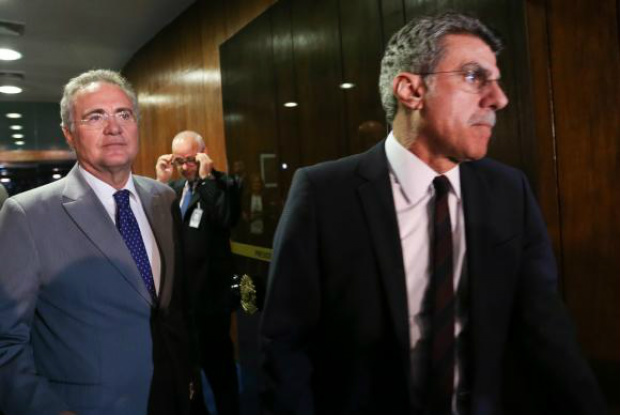 Supremo julga nesta quarta-feira afastamento de Renan Presidente do Senado afastado pelo STF, Renan Calheirros deixa a casa acompanhado do colega Romero Jucá. Renan não assinou a notificação de afastamentoFoto: Fabio Rodrigues Pozzebom/Agência Brasil