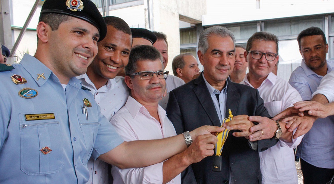 Reinaldo Azambuja entrega viaturas para PM e anuncia aquisição de outras 50 Divulgação.