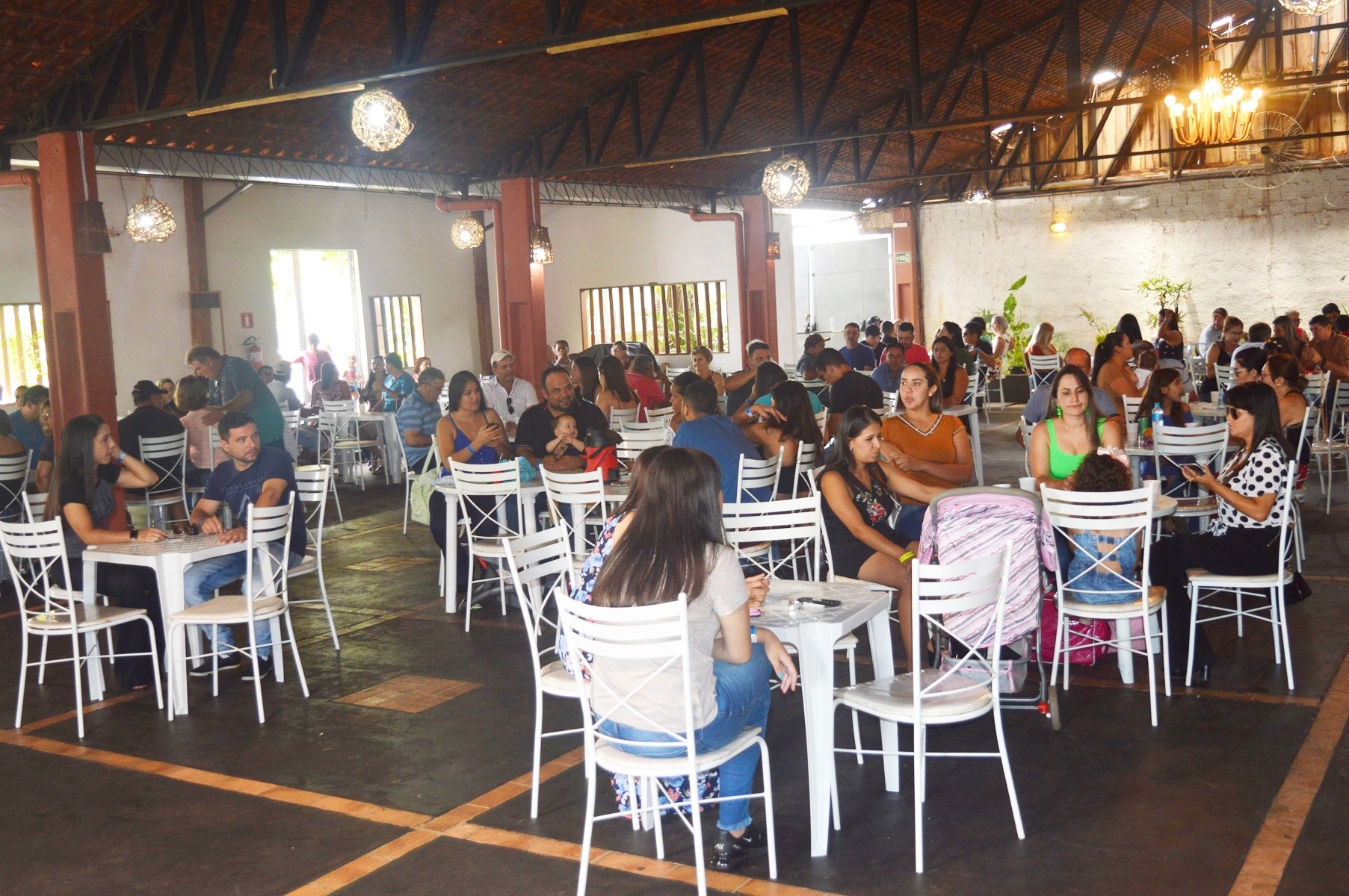 1ª Domingueira Costechop aconteceu em Amambai Evento aconteceu no salão 2 do Alphaville Clube em Amambai / Foto: Moreira Produções