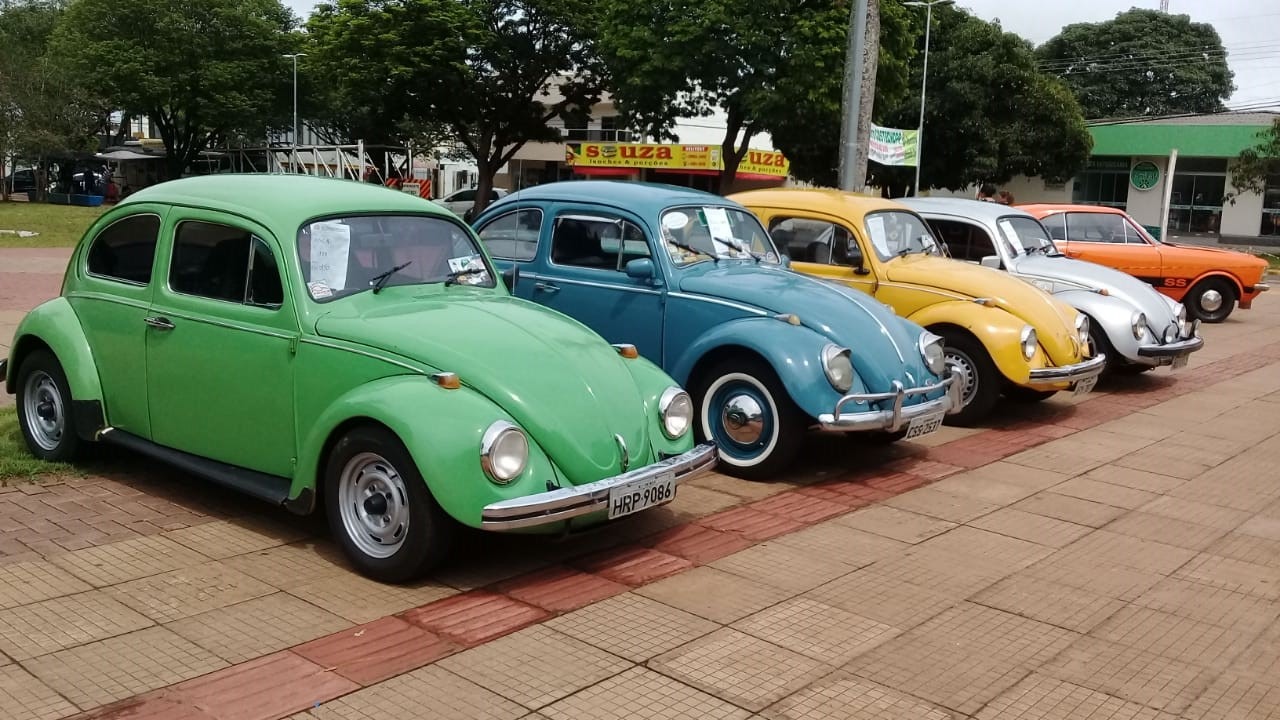 7º Encontro de Carros Antigos reúne relíquias e resgata história em Amambai Cerca de 90 veículos foram expostos