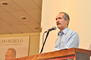 ‘Não sou da bancada agropecuária’, diz Rebelo ao defender novo Código Florestal