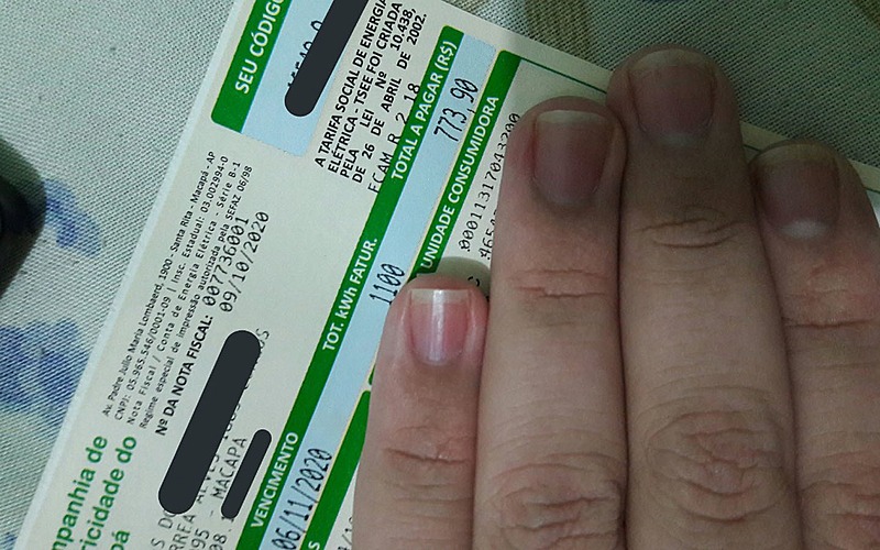Amapá: consumidores protestam contra apagão divulgando contas de mais de R$ 1 mi Consumidora divulga conta de energia de mais de R$ 700 como forma de protesto. - Reprodução Internet