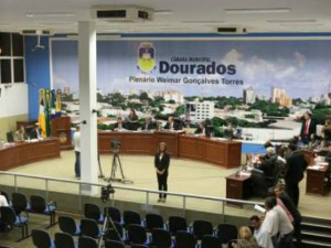 Por 10 a 2, vereadores de Dourados aprovam aumento de salário Salário dos parlamentares deve passar dos R$ 10 mil a partir da próxima legislatura. (Foto: Divulgação)