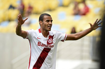 Inter, mais eficiente, bate o Fla no Maracanã e se aproxima do G-4 Ernando festeja seu gol (Foto: André Durão / GloboEsporte.com)