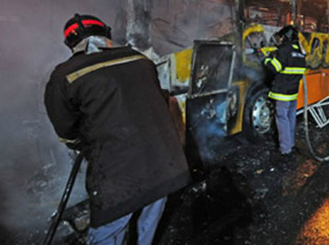 Chega a 35 número de ônibus incendiados em SP Quatro homens atearam fogo na última madrugada em coletivo da Viação Mobil Brasil, em Cidade Ademar, zona sul da capital paulista