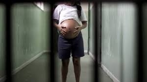 Câmara aprova prisão domiciliar para gestantes e mães