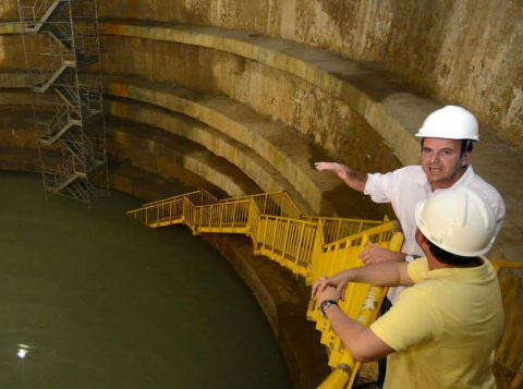 Falta de chuvas pressiona fundo para redução de tarifas No ano passado, o Tesouro aportou R$ 7,9 bilhões na Conta de Desenvolvimento Energético (CDE) por meio da emissão de títulos públicos, além de uma quantia não divulgada de antecipação de recebíveis da usina de Itaipu
