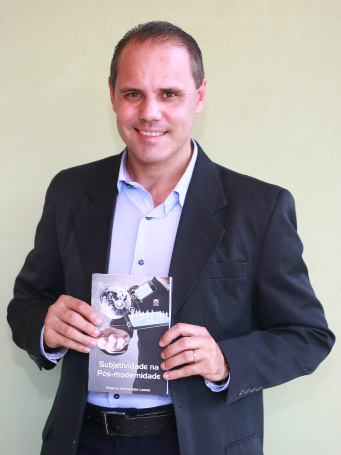 Livro que será lançado na próxima terça bate recorde de vendas antecipadas