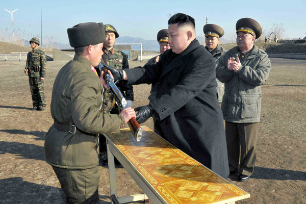 Coreia do Norte posiciona mísseis para atacar EUA 'a qualquer momento'