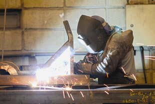 Diminui ritmo de crescimento de empregos na indústria, segundo IBGE Diminui ritmo de crescimento de empregos na indústria, segundo IBGE