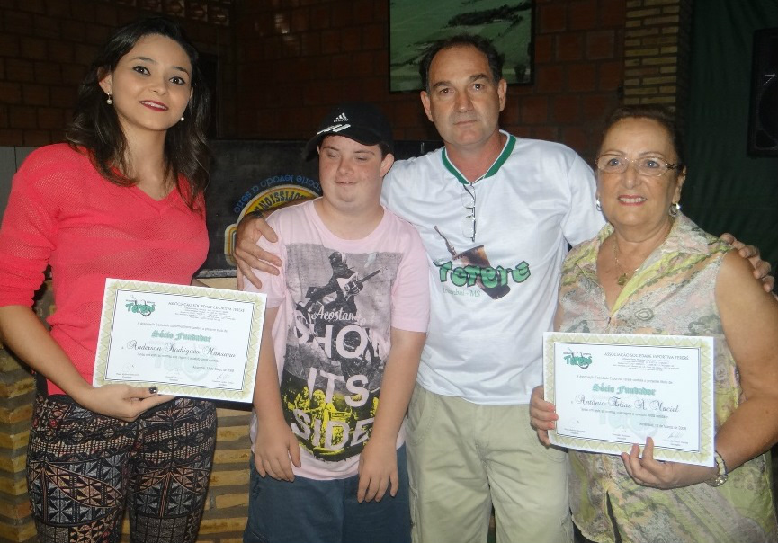 Taís Mansano (E), Vinícius e Paulo Brescovit e Eliene Maciel.