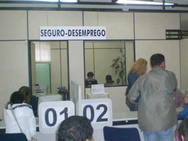 Votação da MP sobre novas regras do seguro-desemprego foi adiada para hoje