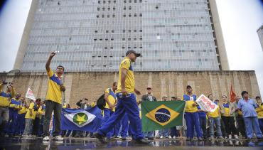 Trabalhadores dos Correios estão exercendo um direito, diz Miriam Belchior