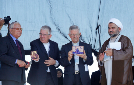 Homenagem a Maria leva milhares de cristãos e muçulmanos a Itaipu