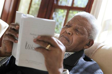 Nelson Mandela já consegue respirar sem dificuldades