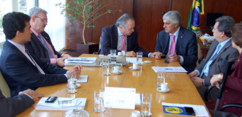 Delcídio e os demais membros da bancada com o Ministro da Agricultura, Wagner Rossi.