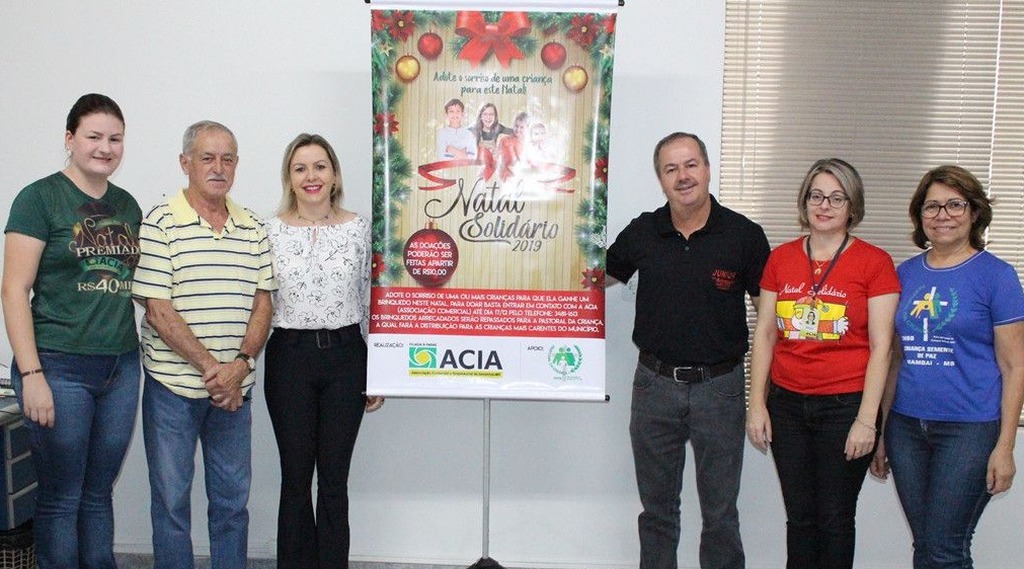 Lançado nessa quarta (13), Natal Solidário que beneficia 500 crianças em Amambai Participaram do lançamento da campanha o presidente da Acia, Clemente Martins Junior; o coordenador e a vice coordenadora da Pastoral da Criança, Madson Moraes e Maria Elisabeth Loureiro; a presidente da Câmara de Amambai, vereadora Janete Córdoba e as colaboradoras da ACIA, Sônia Delgani e Barbara Felsky / Foto: Vilson Nascimento