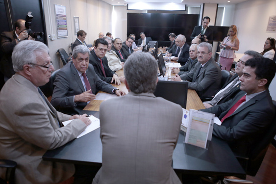 André solicita R$ 5,5 milhões no Ministério da Saúde para dois hospitais André solicita R$ 5,5 milhões no Ministério da Saúde para dois hospitais