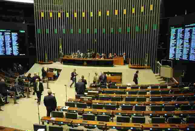 Base governista aguarda posicionamento do PT sobre MP que altera benefícios Base governista aguarda posicionamento do PT sobre MP que altera benefícios