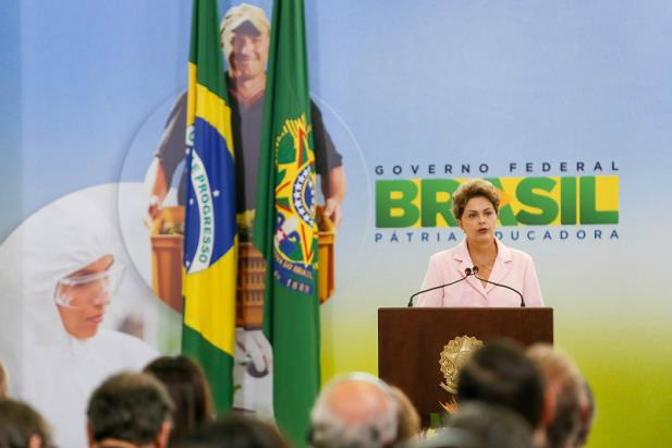 Parlamentares trabalham "em favor do Brasil" e vão aprovar ajuste, diz Dilma Parlamentares trabalham "em favor do Brasil" e vão aprovar ajuste, diz Dilma