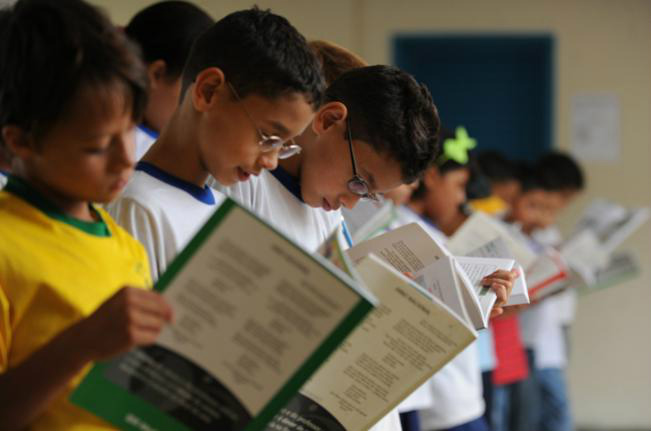 Brasileiro lê, em média, quatro livros por ano Foto: Marcello Casal Jr / Agência Brasil