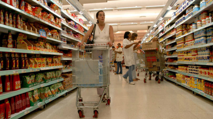 CNC: Intenção de consumo das famílias cai pelo nono mês seguido em outubro CNC: Intenção de consumo das famílias cai pelo nono mês seguido em outubro
