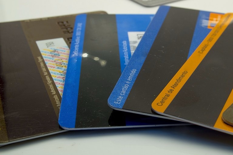 Juros do cartão de crédito atingem menor nível para maio desde 2015 Diminuição da Selic e a expectativa de novas reduções devido à queda da inflação influenciaram os númerosFoto: Divulgação