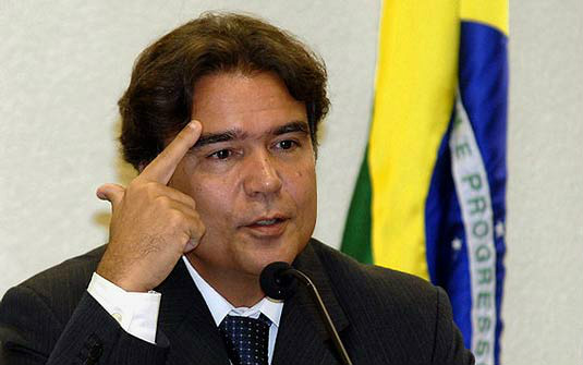 Ministro da Saúde assina convênio para facilitar financiamento de Santas Casas Ministro da Saúde assina convênio para facilitar financiamento de Santas Casas