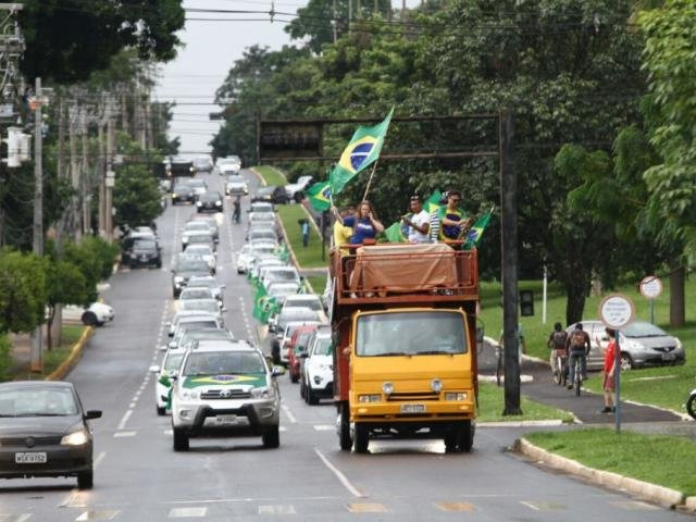 Grupos comemoram em Campo Grande condenação de Lula Manifestantes saíram em carreata pela Afonso Pena rumo à Igreja Perpétuo Socorro.
