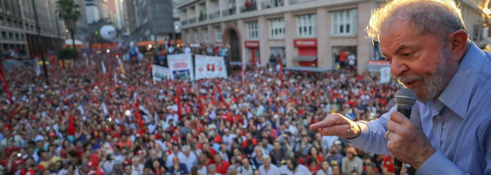 Frente Brasil: continuaremos nas ruas lutando por democracia;veja nota Ex-presidente Lula, durante ato em Porto Alegre / Foto: Divulgação