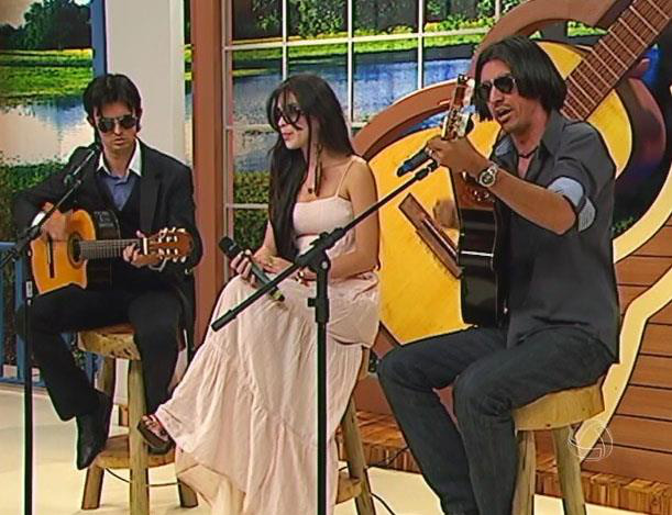 Grupo Canto A3 se apresenta na cerimônia lançamento do livro