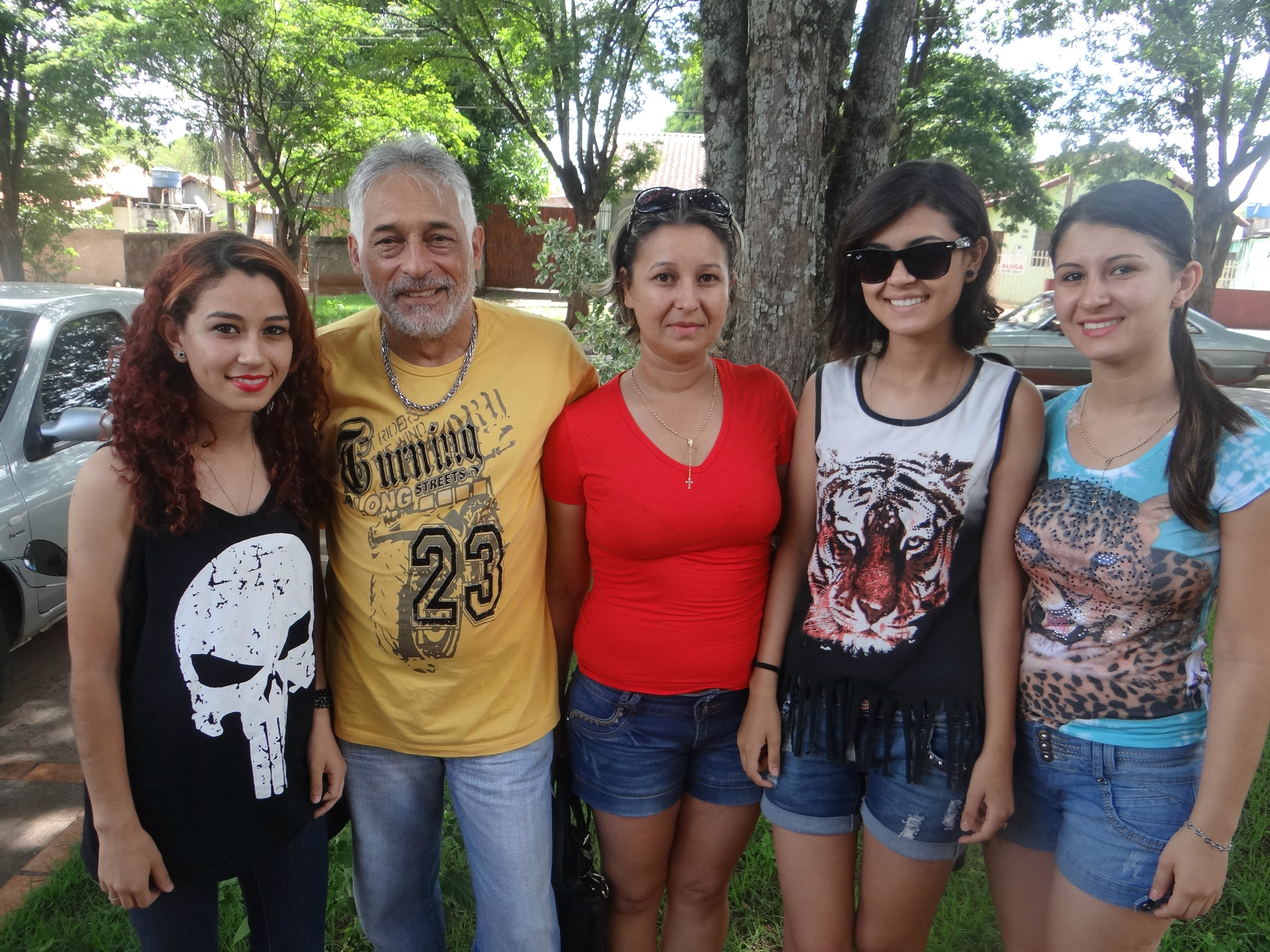 Família está reunida em uma ação solidária / Foto: Moreira Produções