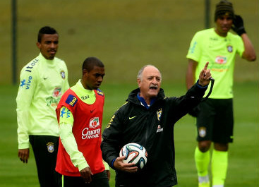 Luiz Felipe Scolari não comandou um treino em Brasília nesta sexta-feira. O trabalho foi feito em Teresópolis, antes do embarque para a capital