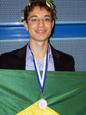 A 2 meses do Enem, medalhistas de olimpíadas dão dicas para o exame Luis Fernando recomenda muita leitura até o Enem(Foto: Arquivo pessoal)