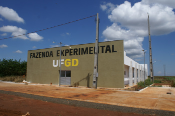 UFGD inaugura novo prédio nesta sexta Prédio conta com duas salas de aula com capacidade para 48 alunos cada.