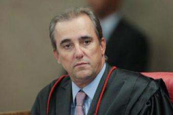 Ministro ordena exclusão de link da página de Aloysio Nunes como senador Ministro ordena exclusão de link da página de Aloysio Nunes como senador