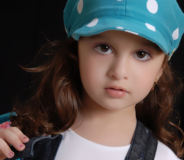 Menina de Amambai participa de concurso nacional da Kinder Ovo Ana Carolina, de 5 anos, é participante do concurso nacional