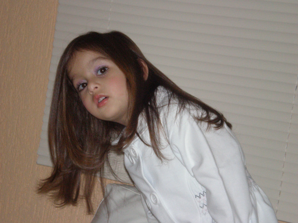 Menina de Amambai participa de concurso nacional da Kinder Ovo Essa foi a foto escolhida pela auditoria do concurso, após três tentativas de inscrição