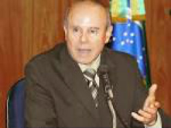 IPI menor para carros será prorrogado até o fim do ano Ministro da Fazenda, Guido Mantega