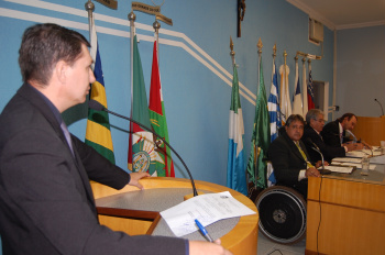 Vereador Cristino tem indicação atendida e reunião com professores acontece nesta sexta-feira Indicação do vereador Cristino provoca reuniao entre vereadores e funcionalismo público.