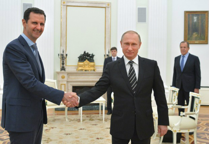 Bashar Al Assad reúne-se com Putin em Moscou O líder sírio, Bashar Al Assad, reuniu-se ontem em Moscou com o presidente russo, Vladimir Putin.