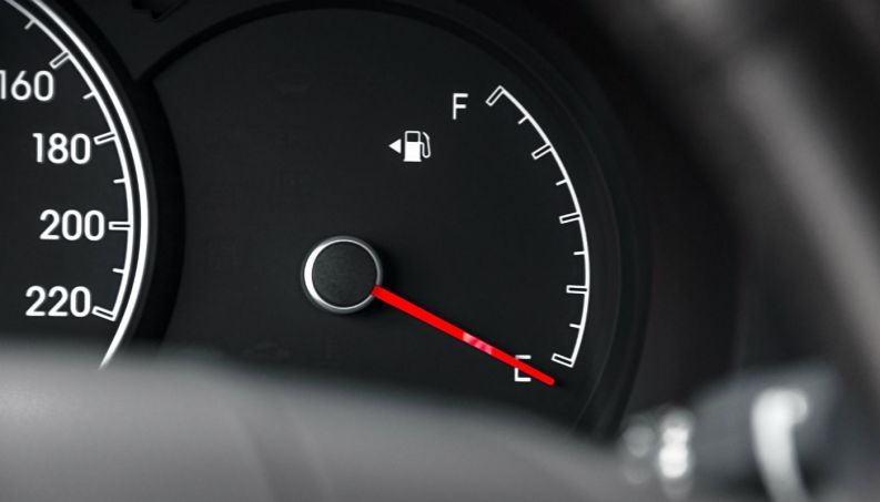 Por que a primeira metade do tanque de combustível sempre "dura mais tempo"? Por que a primeira metade do tanque de combustível sempre "dura mais tempo"?