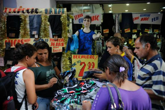 Em relação a abril do ano passado, o movimento de consumidores aumentou 3% e no acumulado deste ano, foi constatada alta de 1,2%Arquivo/Agência Brasil