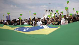 Marcha contra a corrupção faz aflorar radicalismos Marcha contra a corrupção faz aflorar radicalismos