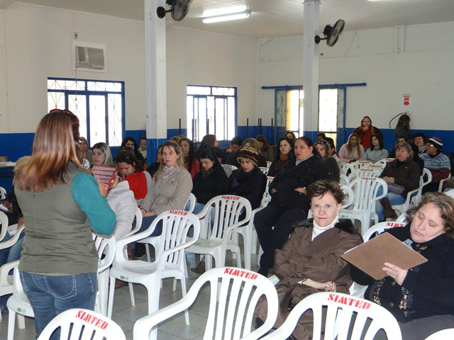 Trabalhadores da Educação de Amambai fazem paralisação na sexta-feira (30) Olga Tobias, presidente do Simted: “Vamos lutar pelos direitos de todos os trabalhadores deste país, pois sabemos a importância de somarmos em questões nacionais que sem dúvida nos atingem no dia a dia