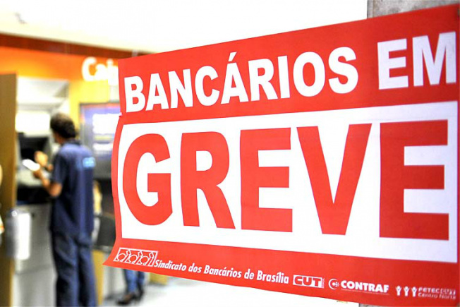 Bancários rejeitam proposta da Fenaban e decidem manter greve Bancários rejeitam proposta da Fenaban e decidem manter greve