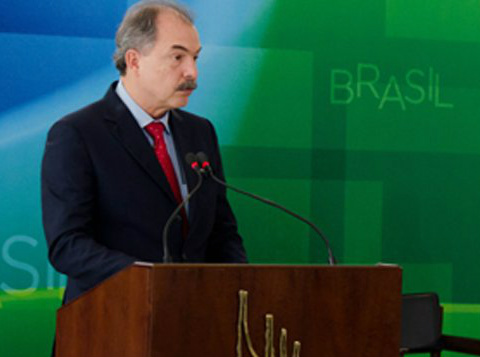 Novo ministro da Casa Civil se mostra totalmente alinhado à presidente Dilma Rousseff já em seu primeiro discurso.